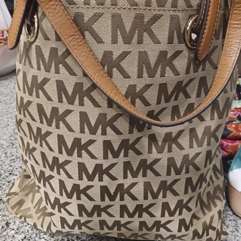 Purse - Picture 2 of 2